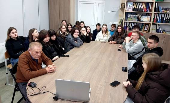 C:\Users\Елена\Desktop\Лекція Луняка 2025\изображение_viber_2025-12-05_10-18-33-910.jpg